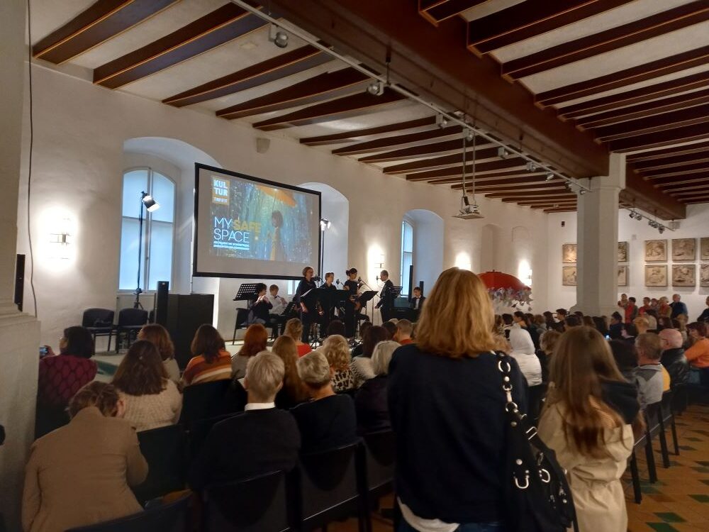 Feierliche Eröffnung der Ausstellung "My safe space" im Rittersaal des Celler Schlosses