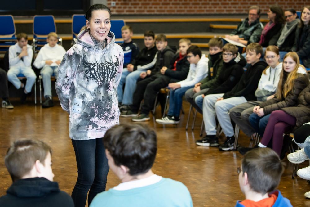 Britta Görtz mit den Siebtklässlern