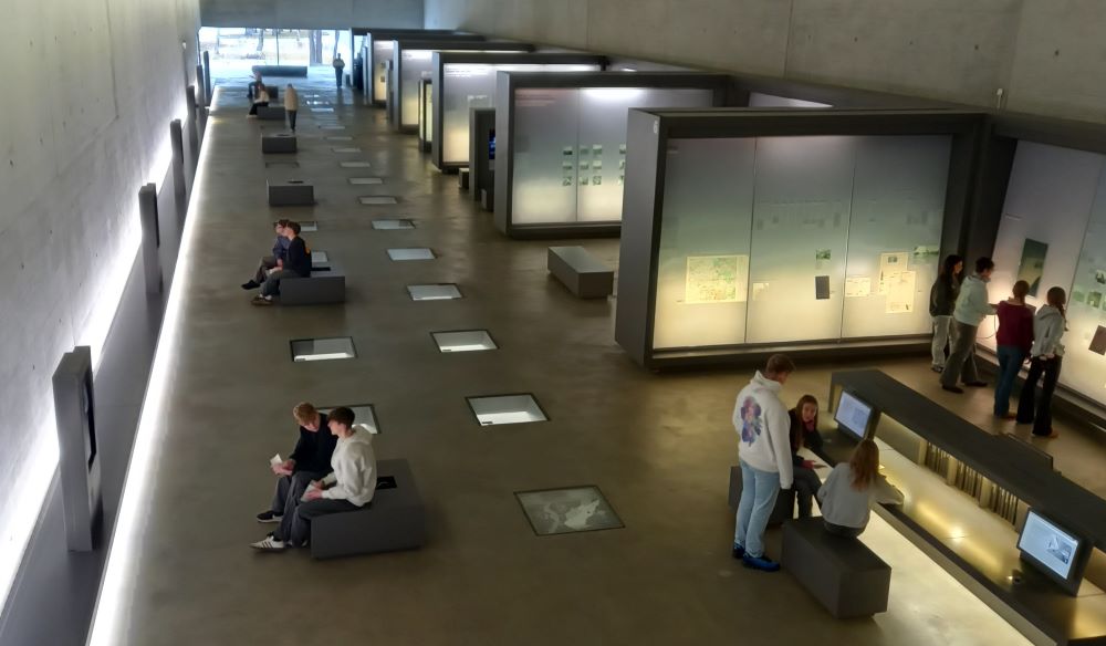 Besuch der Gedenkstätte Bergen-Belsen im Rahmen des Tschechienaustauschs