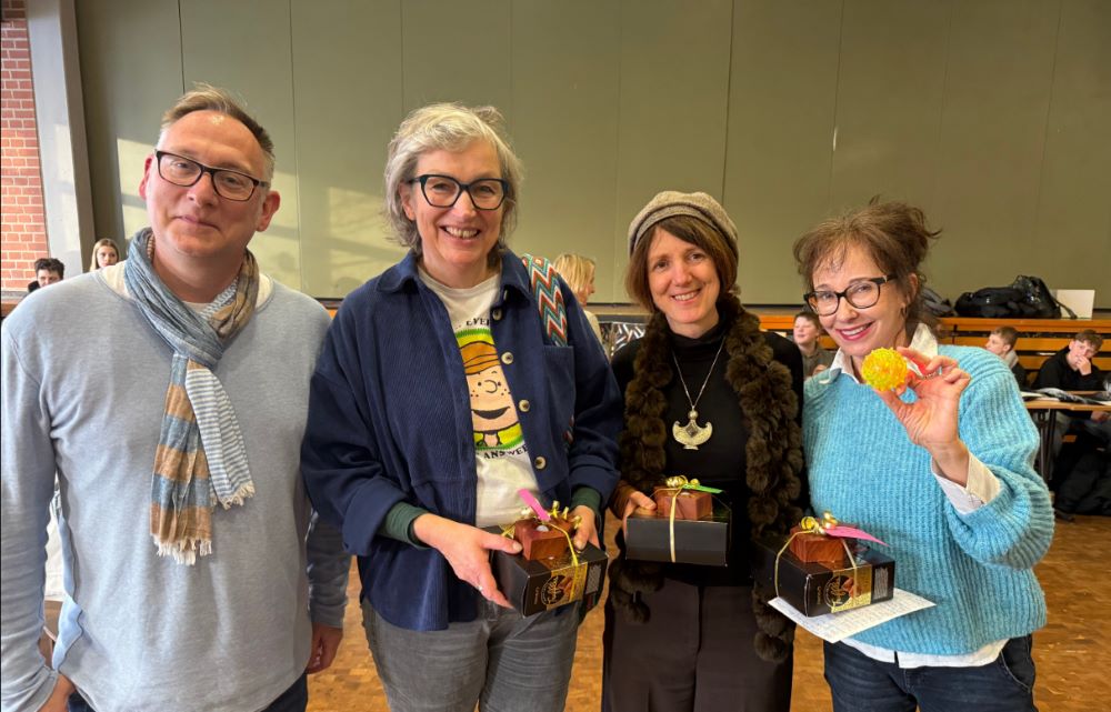 Torsten Löschmann mit den Museumspädagoginnen