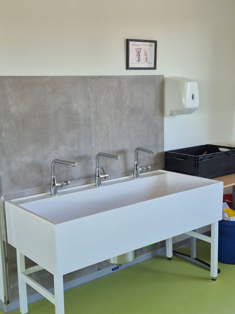 Waschbecken im neuen Kunstraum