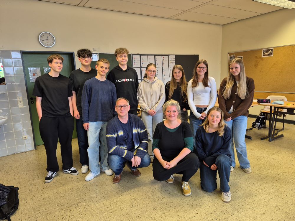 Schüler*innen der 9.7 mit Herrn Löschmann und der Illustratorin und Texterin Therese Schreiber