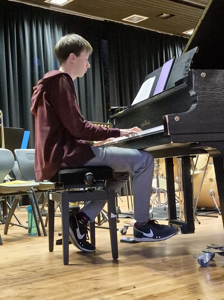 Herr Fuhrmann am Klavier
