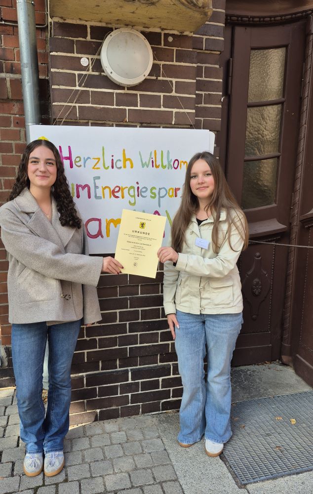 Evelyn und Ida-Lina aus der 10.7 beim Energiesparfest