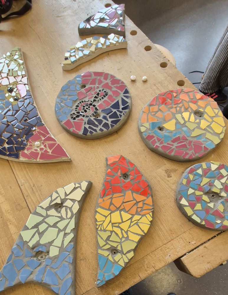 Beim Mosaikprojekt entstandene Mosaike