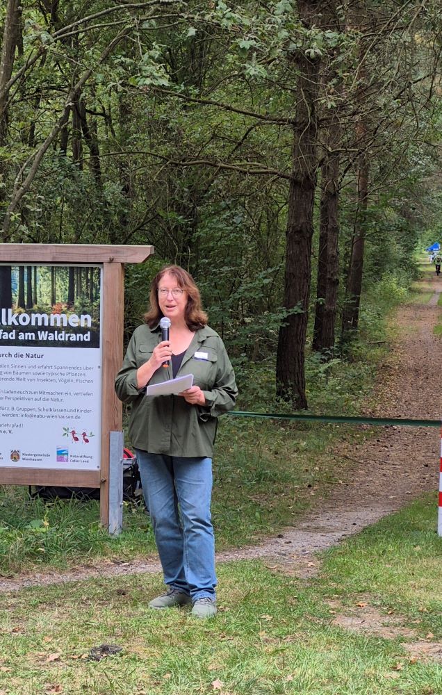Angelika Rode-Kulhawy bei der Eröffnung des Naturlehrpfads